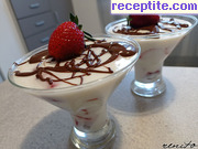 снимка 2 към рецепта Желирано кисело мляко с ягоди