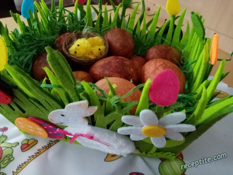 Снимки към Великденски яйца боядисани с лук