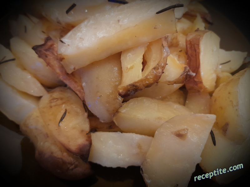 Снимки към Картофи с розмарин
