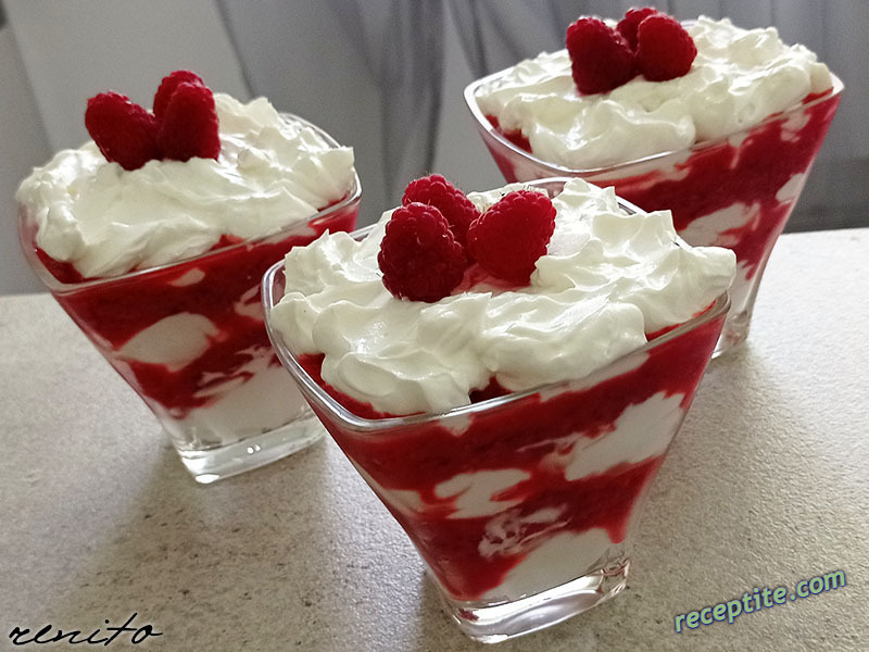Снимки към Мус с бял шоколад и малини
