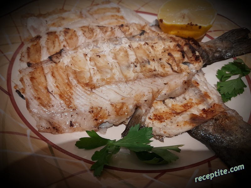 Снимки към Риба, печена на скара