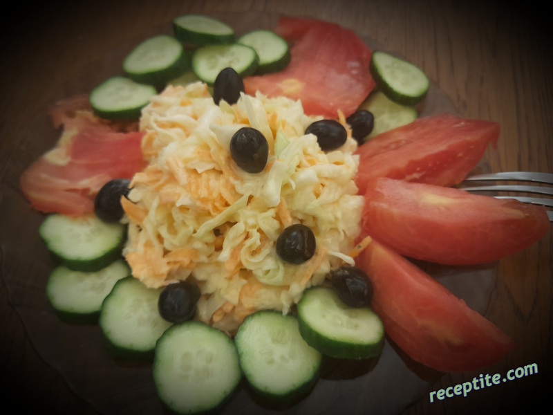 Снимки към Салата от зеле и моркови с майонеза