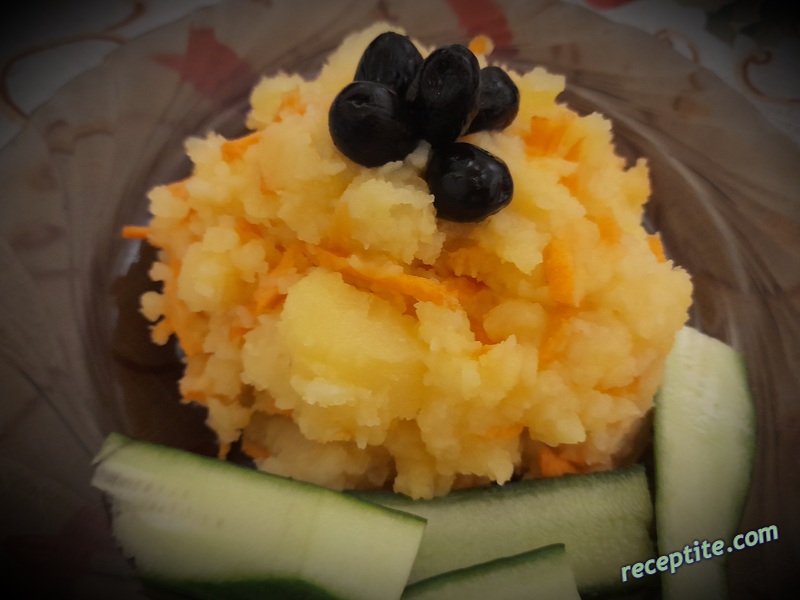 Снимки към Салата от картофи и моркови