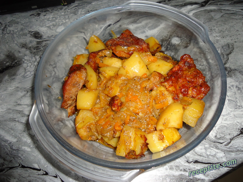 Снимки към Свинско с картофи на фурна