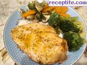 Пилешко филе с пармезан и задушени зеленчуци