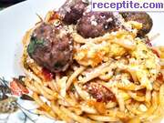 снимка 1 към рецепта Спагети с доматен сос и кюфтенца
