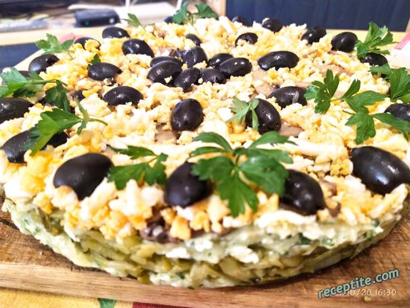 Снимки към Топла салата с картофи и кисели краставички
