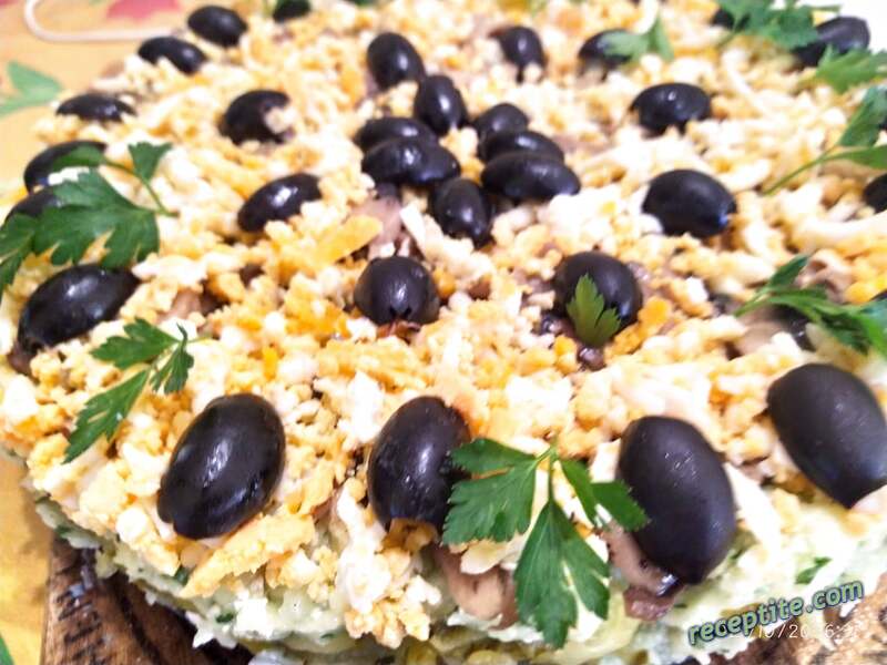 Снимки към Топла салата с картофи и кисели краставички