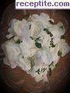 снимка 2 към рецепта Салата от краставица и сметана