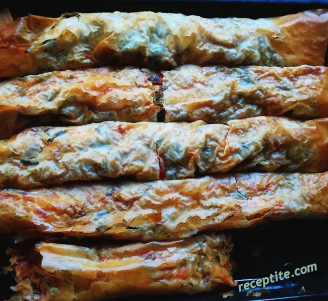 Снимки към Родопска баница с праз и домати