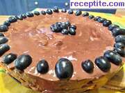 снимка 2 към рецепта Шоколадова бисквитена торта с плодове