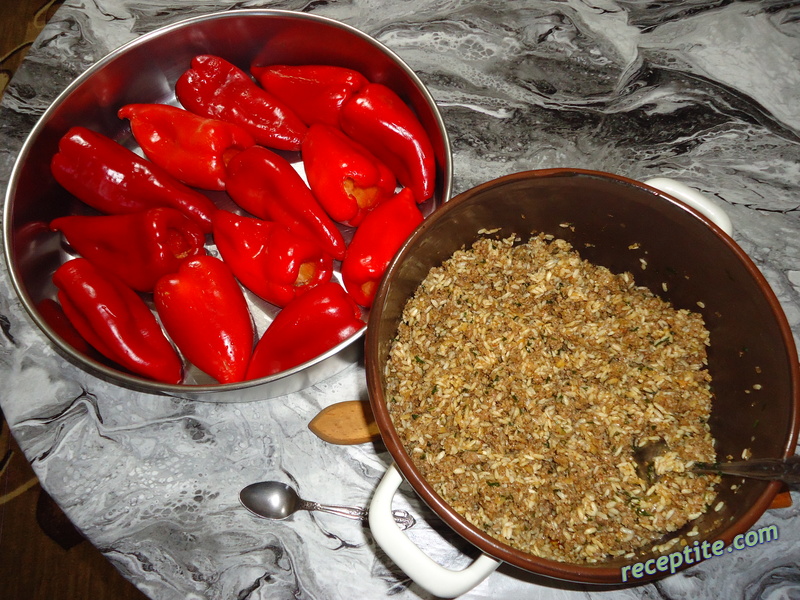 Снимки към Пълнени чушки с кайма и ориз