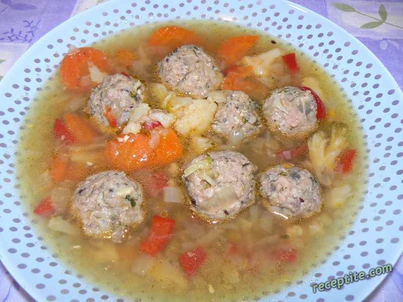 Снимки към Зеленчукова супа с кюфтенца и гъби
