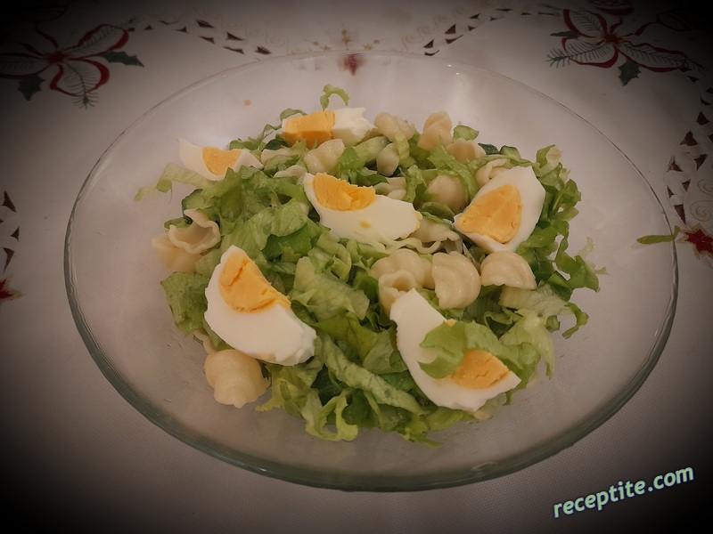 Снимки към Салата с макарони и маруля