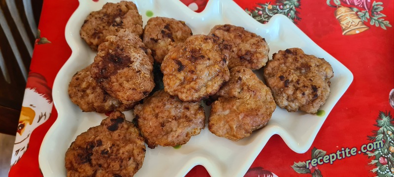 Снимки към Кюфтета от кайма и картофи
