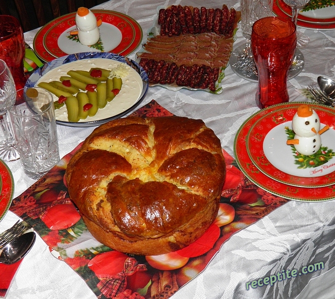 Снимки към Питка венец със сирене и билки