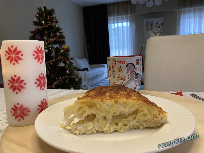 Снимки към Баница с късмети (висяща баница)