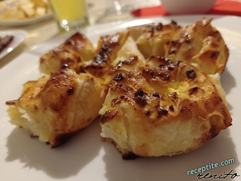 Снимки към Баница с кори печени на сач