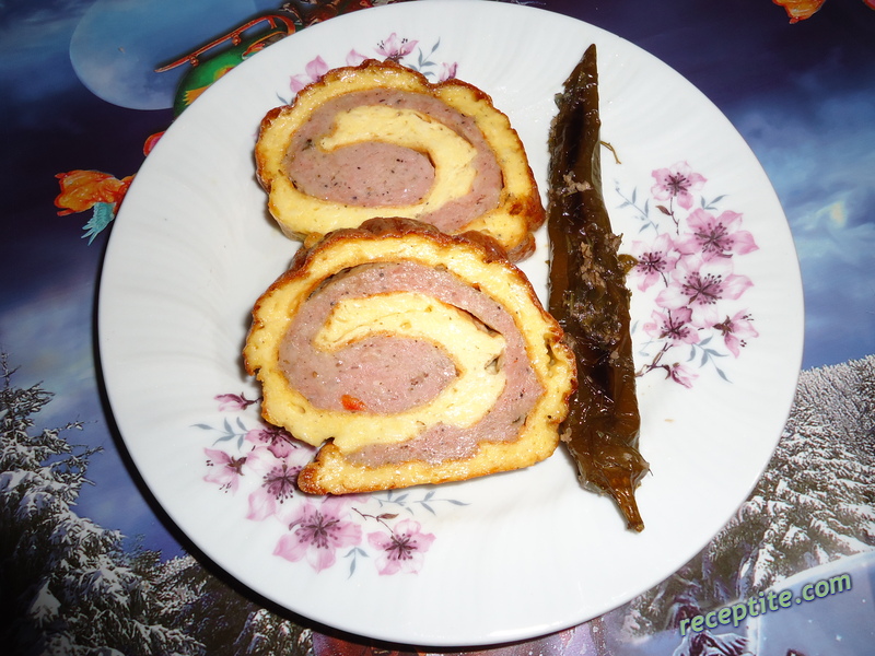 Снимки към Яйчено руло с кайма