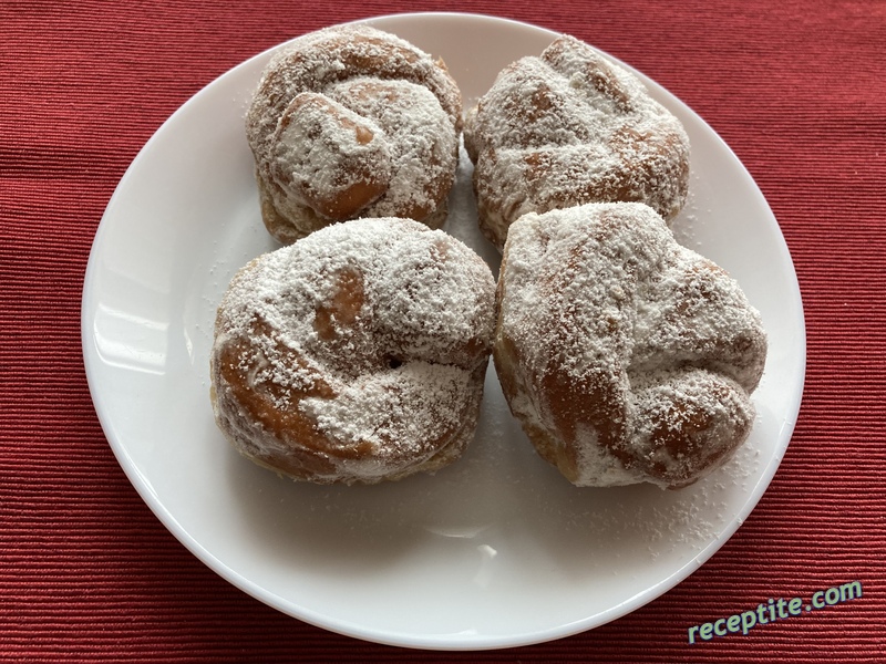 Снимки към Люксембургски понички възелчета (Beignets-nuds)