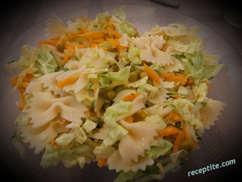 Снимки към Салата с макарони и зеле