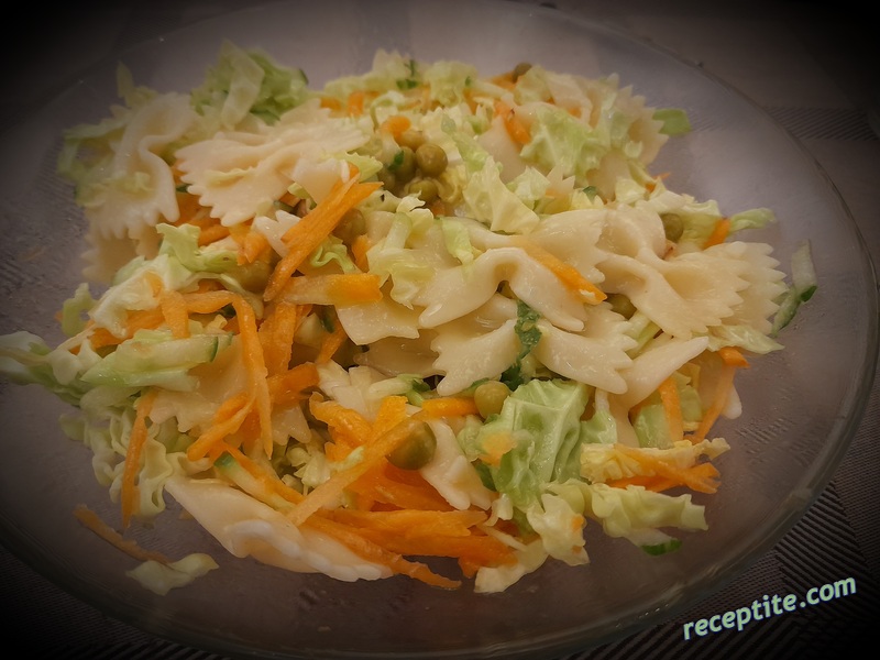 Снимки към Салата с макарони и зеле