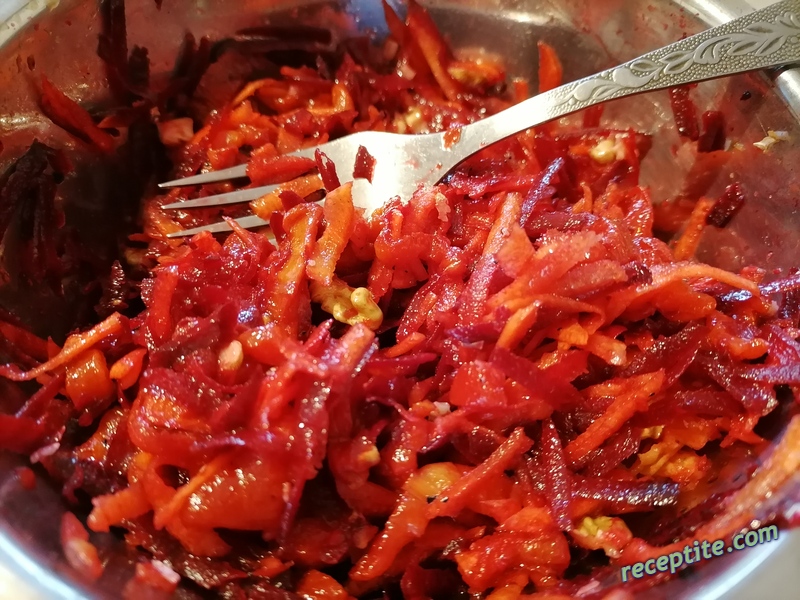 Снимки към Салата с моркови и цвекло