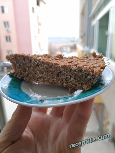 Снимки към Веган торта с овесени ядки (без печене)