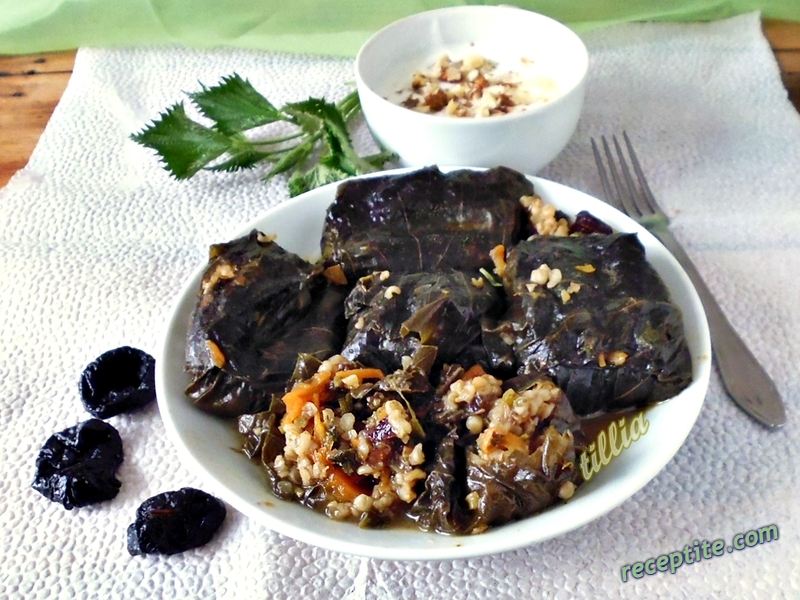 Снимки към Лозови сарми с булгур, сушени сини сливи и коприва