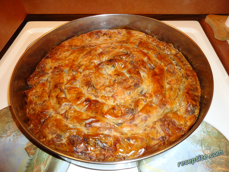 Снимки към Тиквеник с готови кори и канела