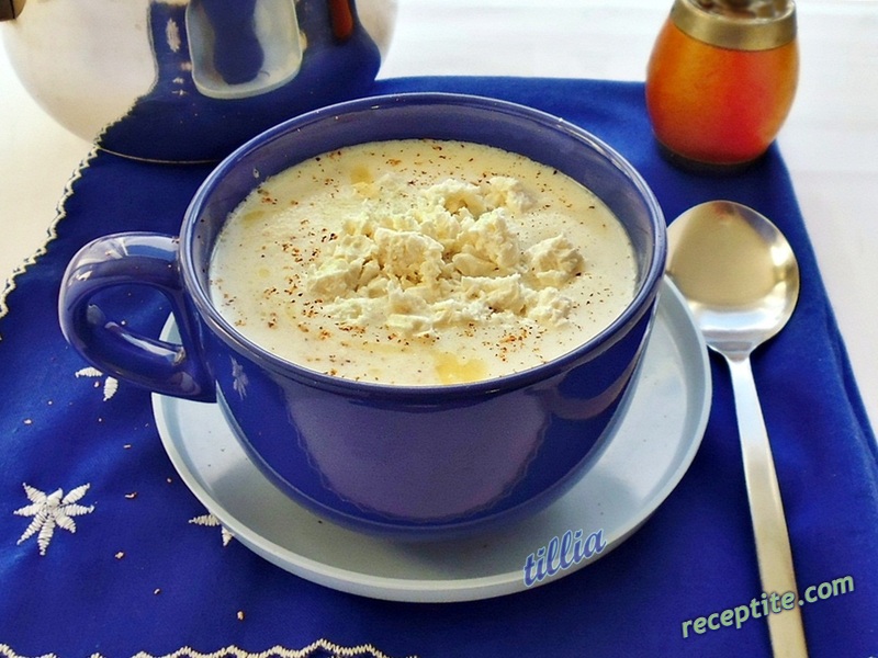Снимки към Млечна супа с грис и сирене