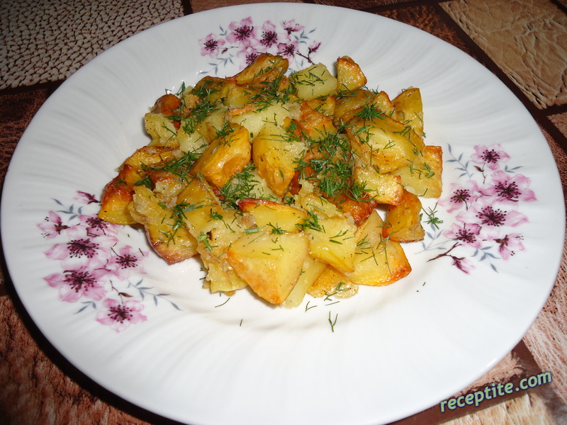 Снимки към Пресни картофи в тава