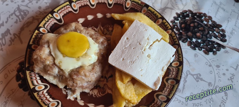 Снимки към Гнезда от кайма с варени яйца