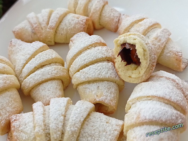 Снимки към Кифлички със шоколад