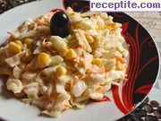 снимка 3 към рецепта Салата от прясно зеле с майонеза и царевица