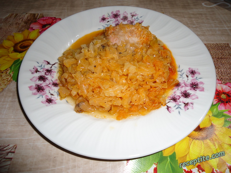 Снимки към Кисело зеле със свинско в гювеч