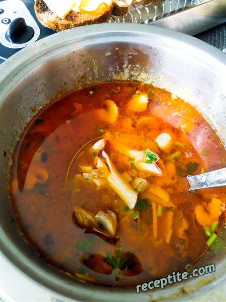 Снимки към Бърза супа със сварени макарони