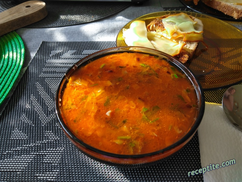 Снимки към Бърза супа със сварени макарони