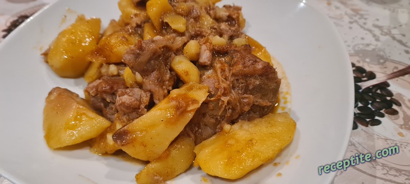 Снимки към Свински джоланчета с картофи на фурна