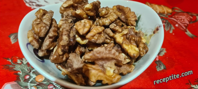 Снимки към Печени орехи (солени)