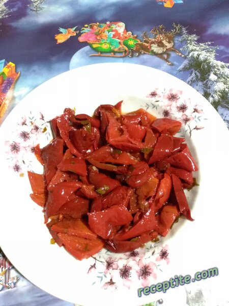 Снимки към Парена туршия с червени чушки