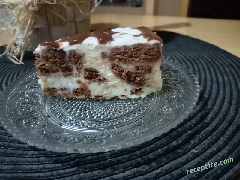 Снимки към Торта с кондензирано мляко