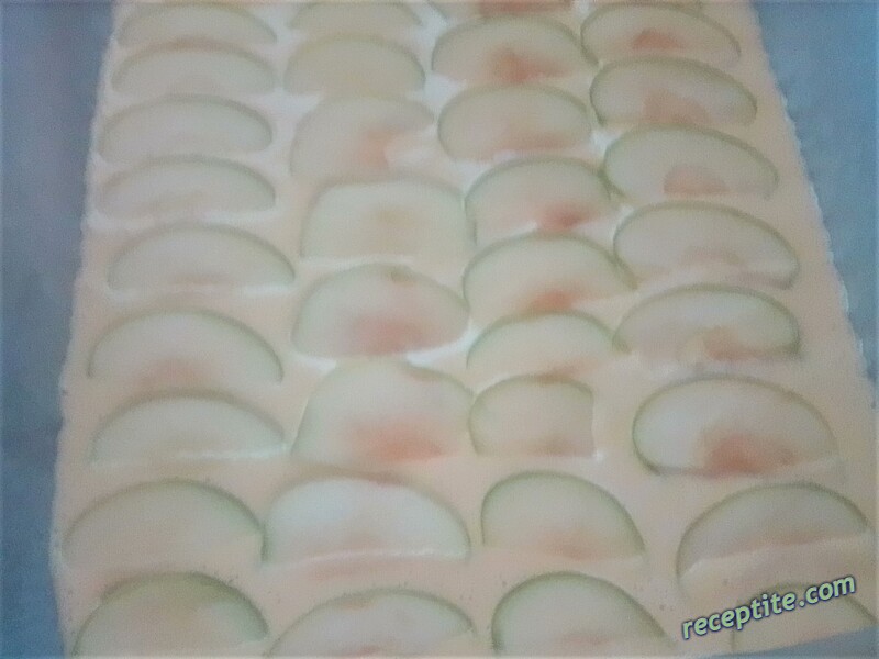 Снимки към Руло с ябълки и крем