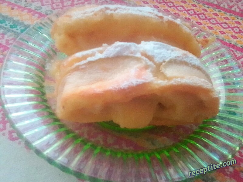 Снимки към Руло с ябълки и крем
