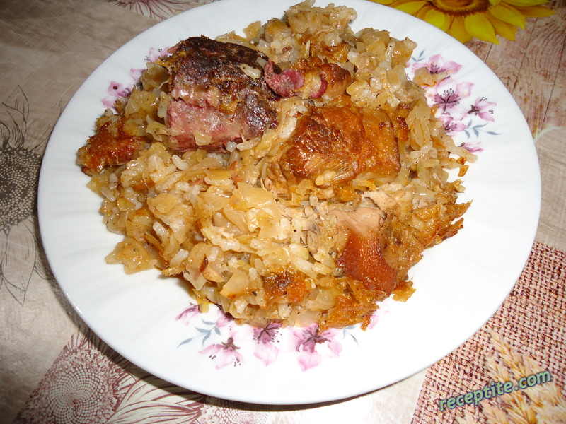 Снимки към Кисело зеле с ориз и свинско месо
