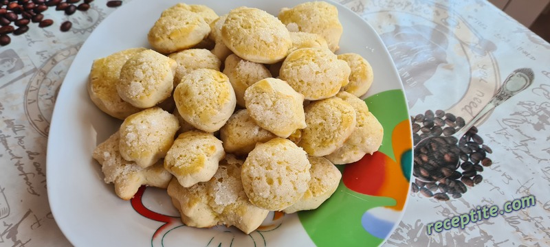 Снимки към Бабините курабийки