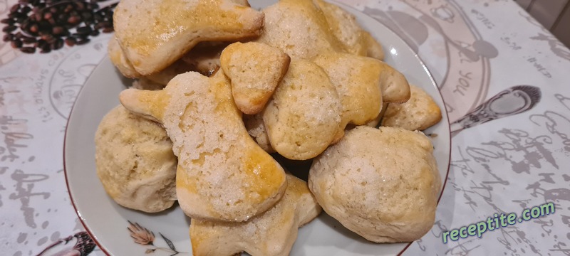 Снимки към Бабините курабийки