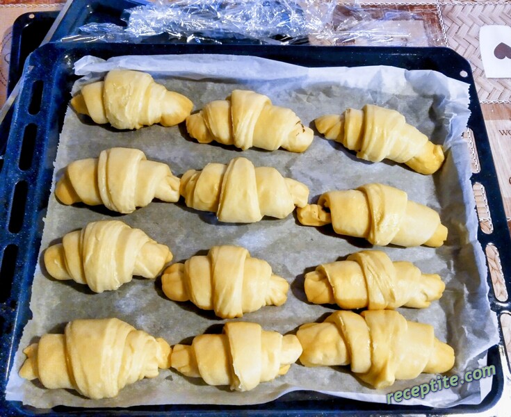 Снимки към Бързи козуначени кроасани