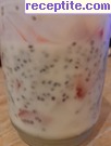 снимка 3 към рецепта Кисело мляко с чиа и ягоди
