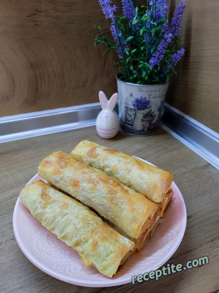 Снимки към Хрупкав бюрек с кайма